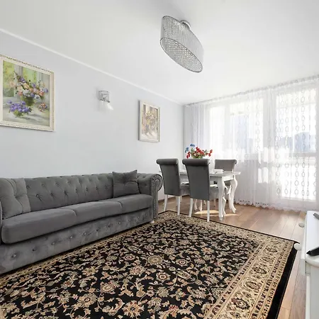 Spacious In Center With Air Conditioning And Desks By Renters