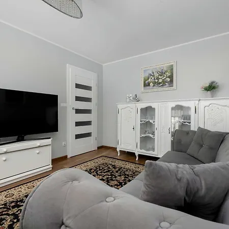 Apartment Spacious In Center With Air Conditioning And Desks By Renters