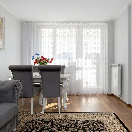 Spacious In Center With Air Conditioning And Desks By Renters Apartment Warsaw