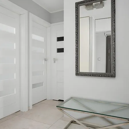 Spacious In Center With Air Conditioning And Desks By Renters Warsaw