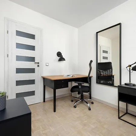 Apartment Spacious In Center With Air Conditioning And Desks By Renters Warsaw