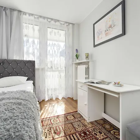 Spacious In Center With Air Conditioning And Desks By Renters * Warsaw