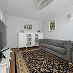 Spacious In Center With Air Conditioning And Desks By Renters Lägenhet *