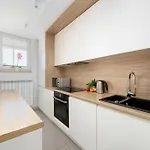 Spacious In Center With Air Conditioning And Desks By Renters Lägenhet *