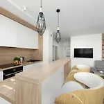 Apartment Spacious In Center With Air Conditioning And Desks By Renters