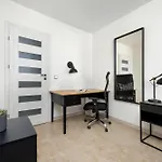 Apartment Spacious In Center With Air Conditioning And Desks By Renters Warsaw