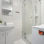 Spacious In Center With Air Conditioning And Desks By Renters Warsaw