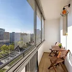Lägenhet Spacious In Center With Air Conditioning And Desks By Renters *