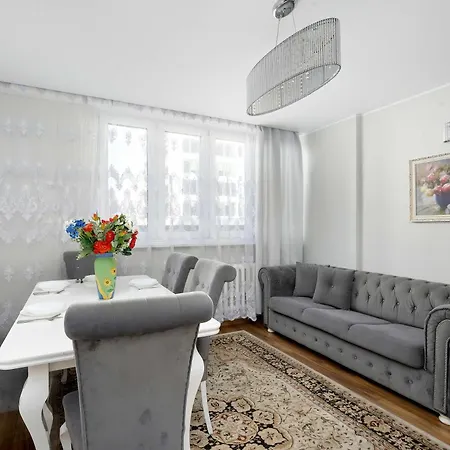Spacious In Center With Air Conditioning And Desks By Renters Apartamento Varsóvia