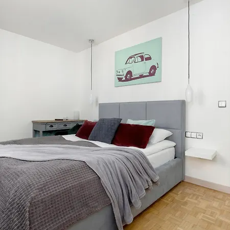 Spacious In Center With Air Conditioning And Desks By Renters Apartamento *
