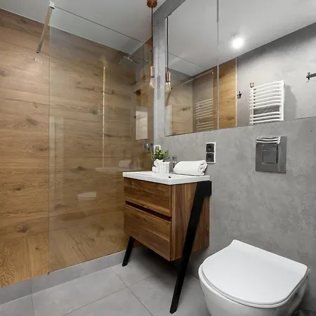 Spacious In Center With Air Conditioning And Desks By Renters * Varsóvia