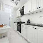 Appartement Spacious In Center With Air Conditioning And Desks By Renters Varsovie