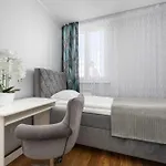 Spacious In Center With Air Conditioning And Desks By Renters Appartement