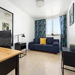 Spacious In Center With Air Conditioning And Desks By Renters * Varsovie