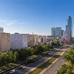 Spacious In Center With Air Conditioning And Desks By Renters Appartement Varsovie