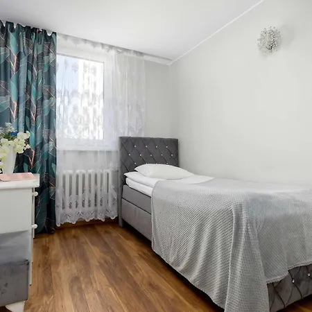 Spacious In Center With Air Conditioning And Desks By Renters Varsovie
