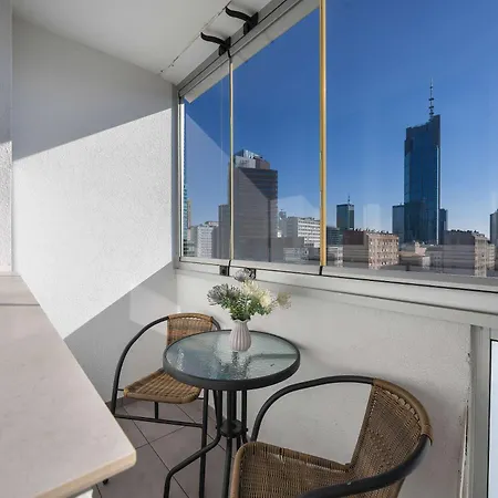 Spacious In Center With Air Conditioning And Desks By Renters *