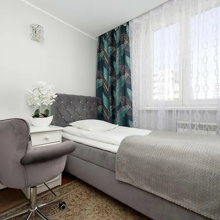 Spacious In Center With Air Conditioning And Desks By Renters وارسو