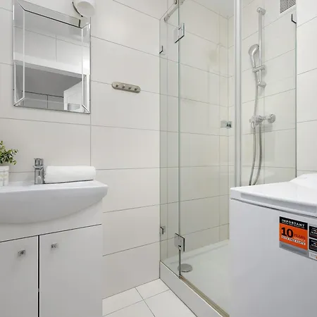 Spacious In Center With Air Conditioning And Desks By Renters وارسو