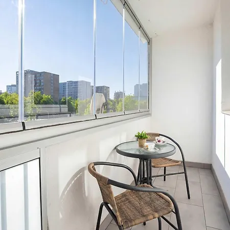 Spacious In Center With Air Conditioning And Desks By Renters * Warszawa